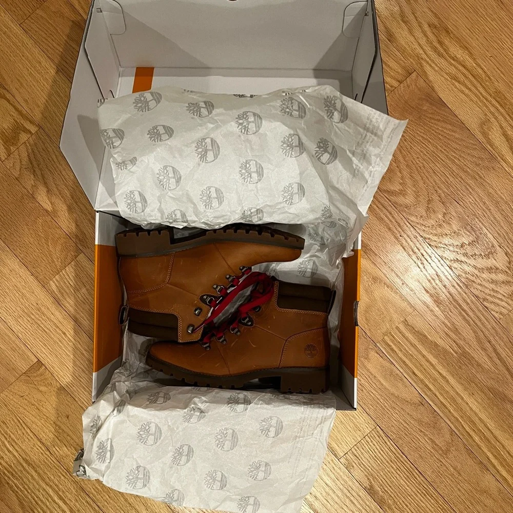 New in box Timberland hiking boots - Picture 1 of 5